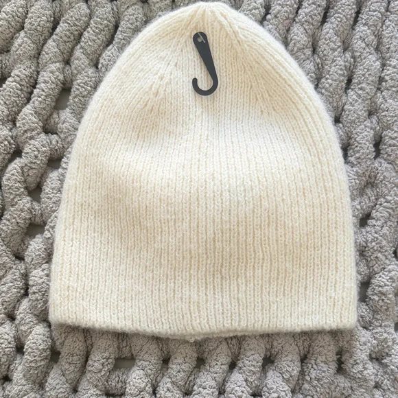 Cream Knit Beanie with Bow - Picture 3 of 3